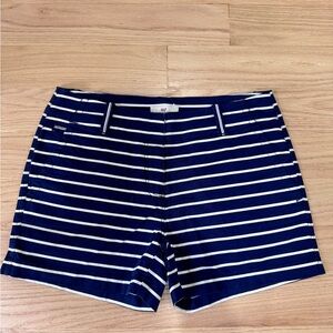 Woman’s vineyard vines short